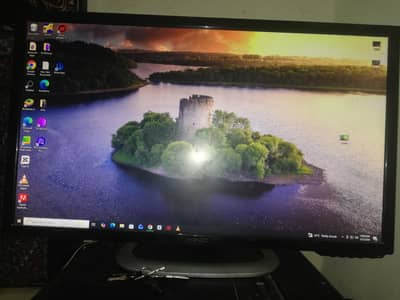 27 inch 1080p ultra sharp lcd for sale