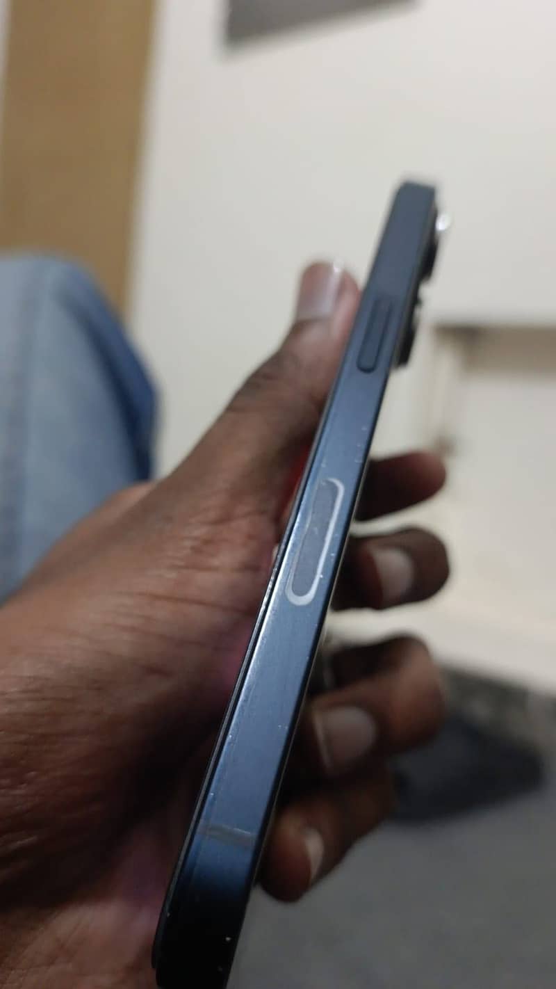 Apple iPhone 13 2