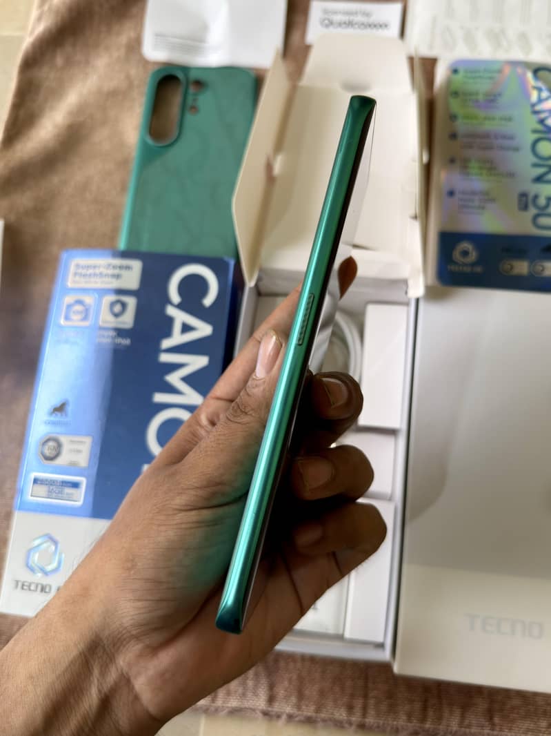 Tecno Camon 50 Pro Complete Box 4