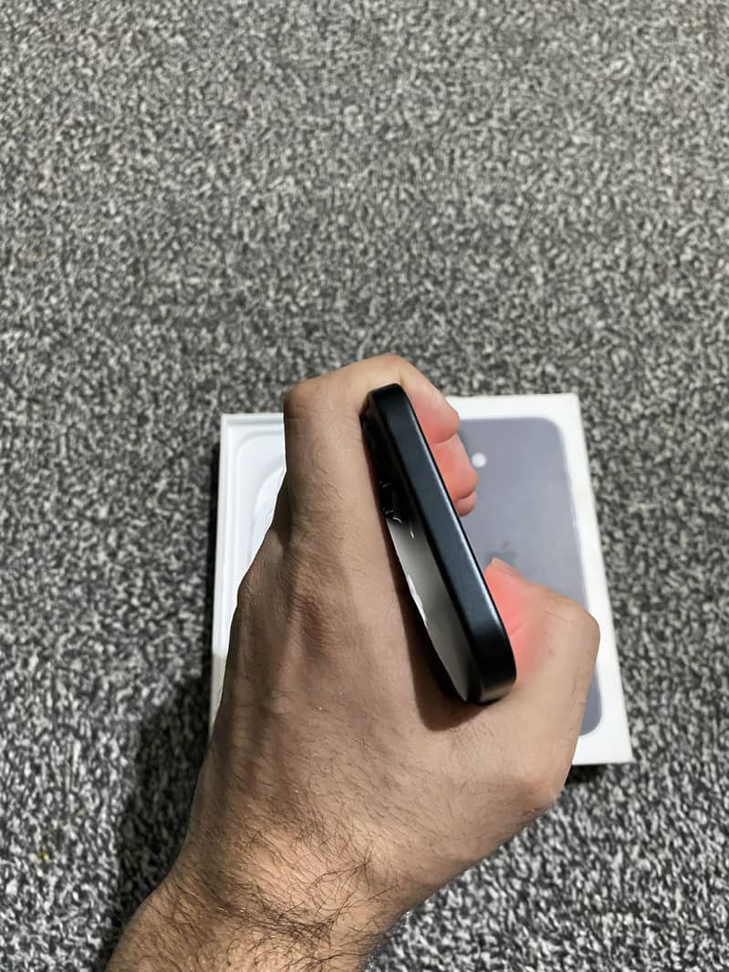iPhone 16 3