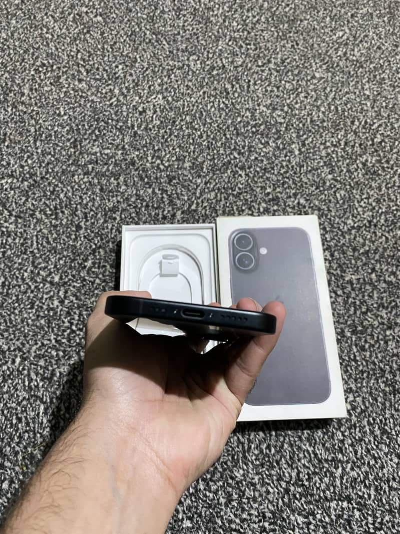 iPhone 16 4