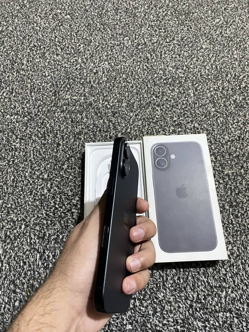 iPhone 16 6