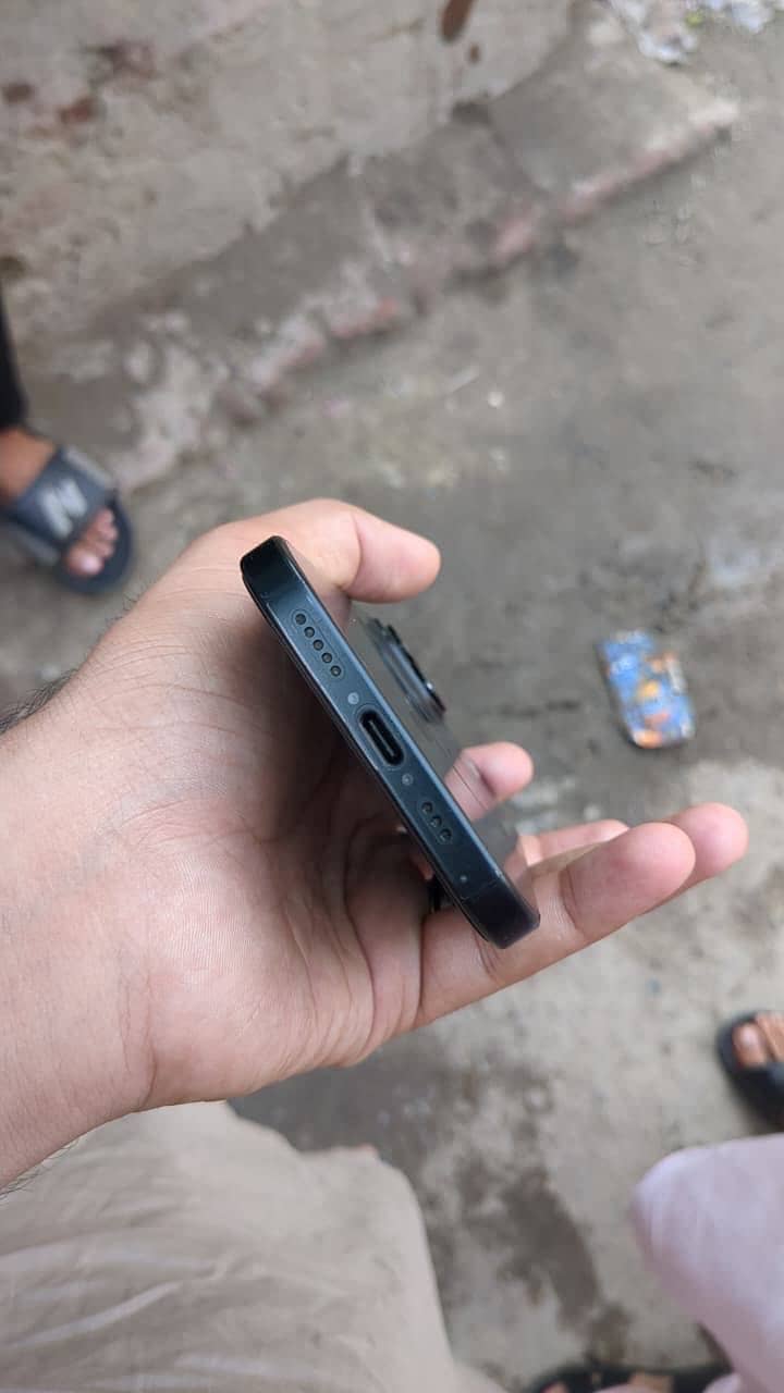 iPhone 15 3