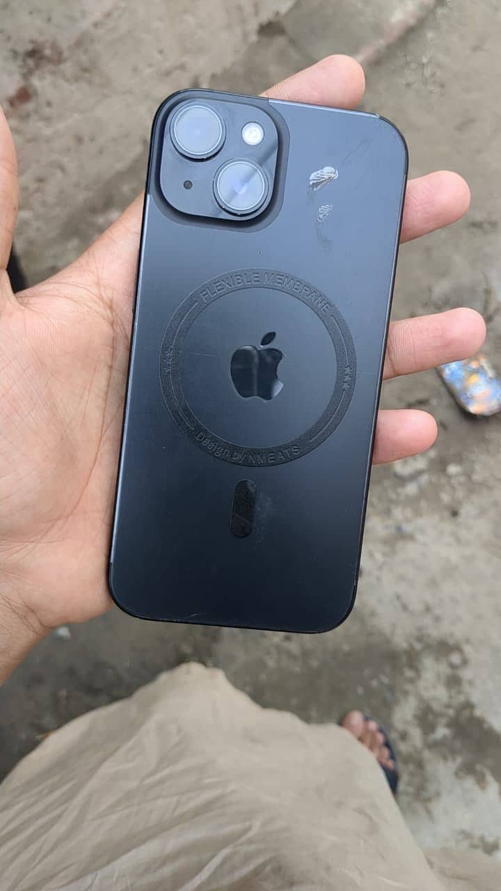 iPhone 15 4