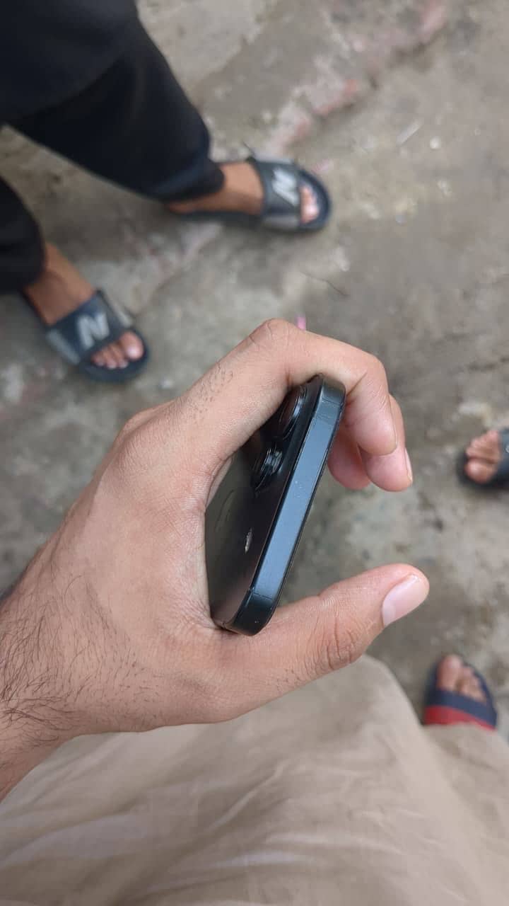 iPhone 15 6