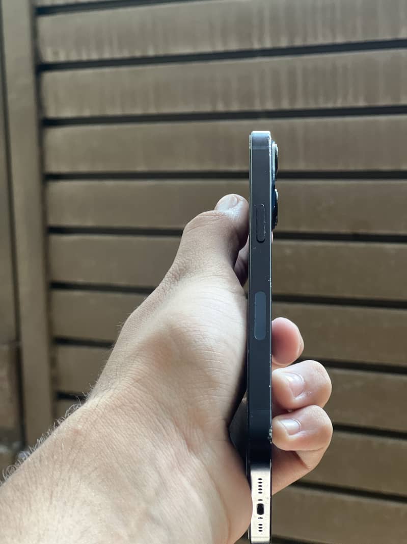 Apple iPhone 13 3