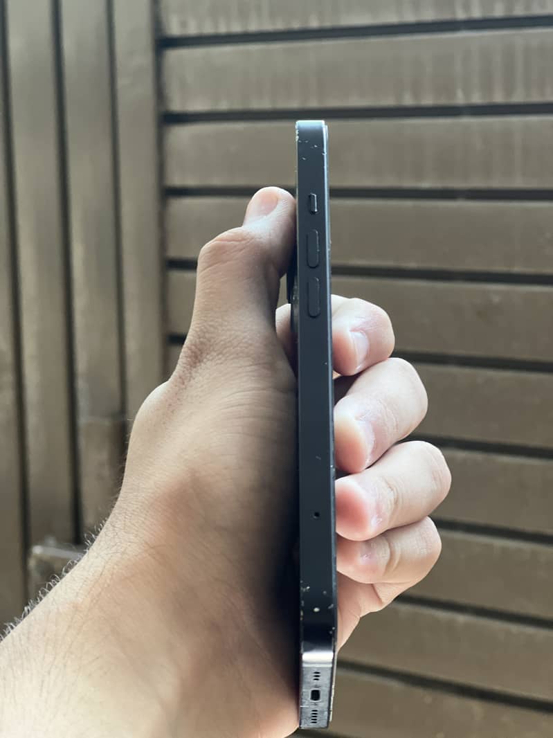 Apple iPhone 13 4