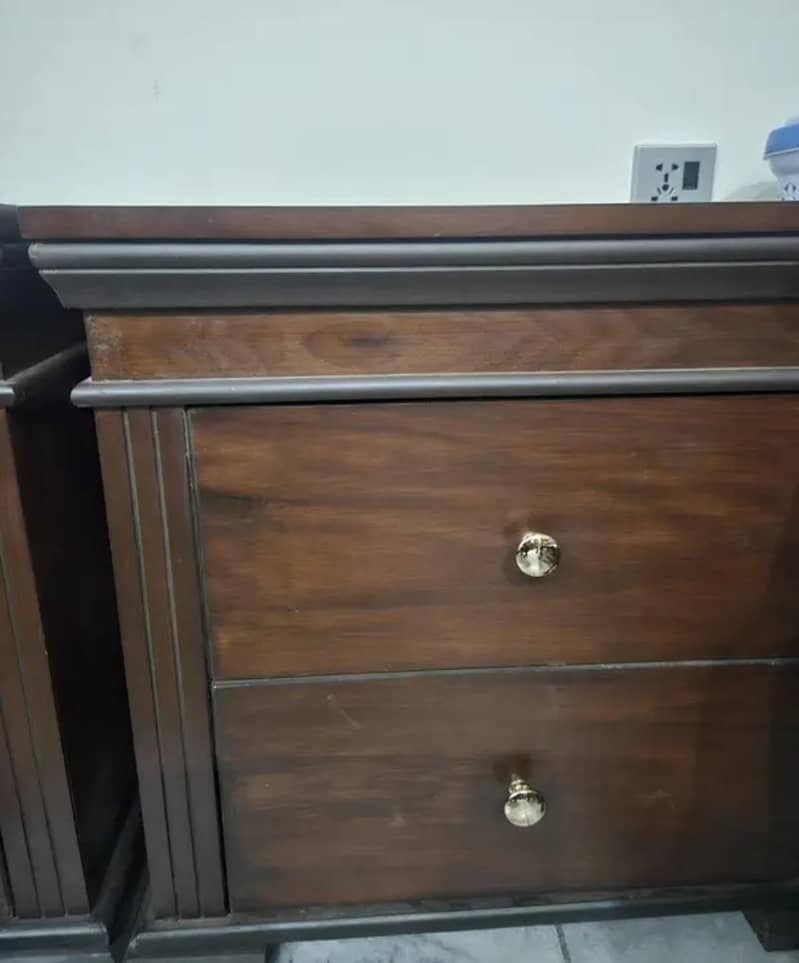 Bed Set With Two Side Tables 2