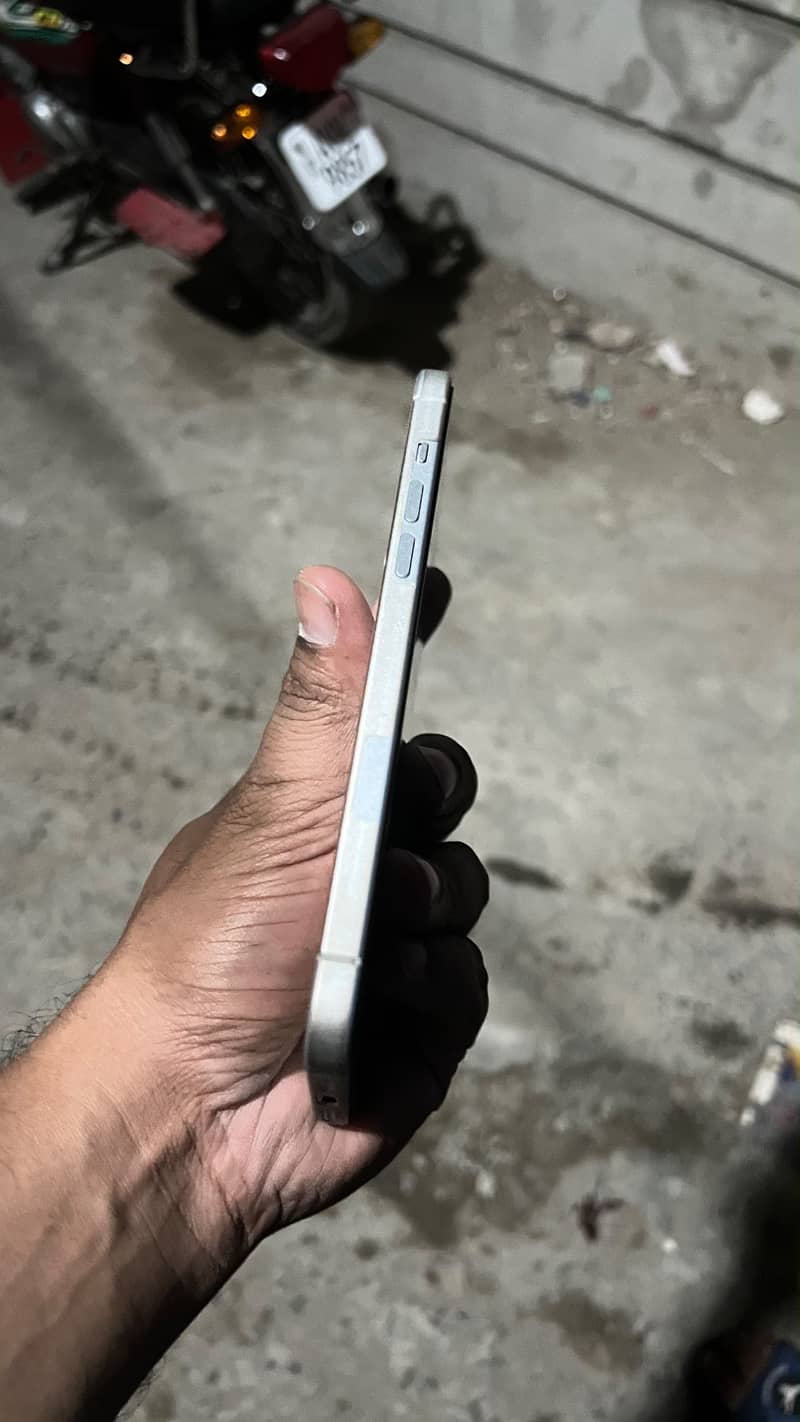 Apple iPhone 15 plus 0