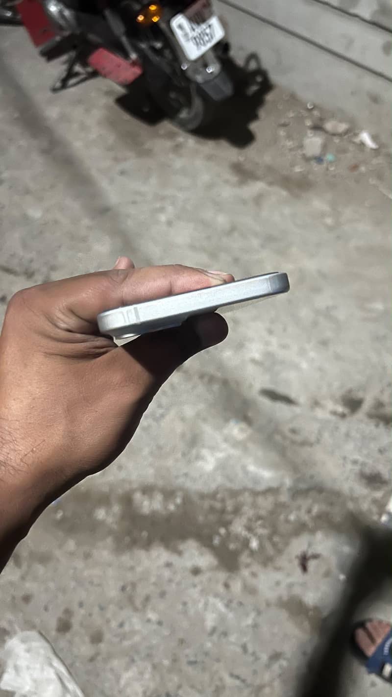 Apple iPhone 15 plus 5