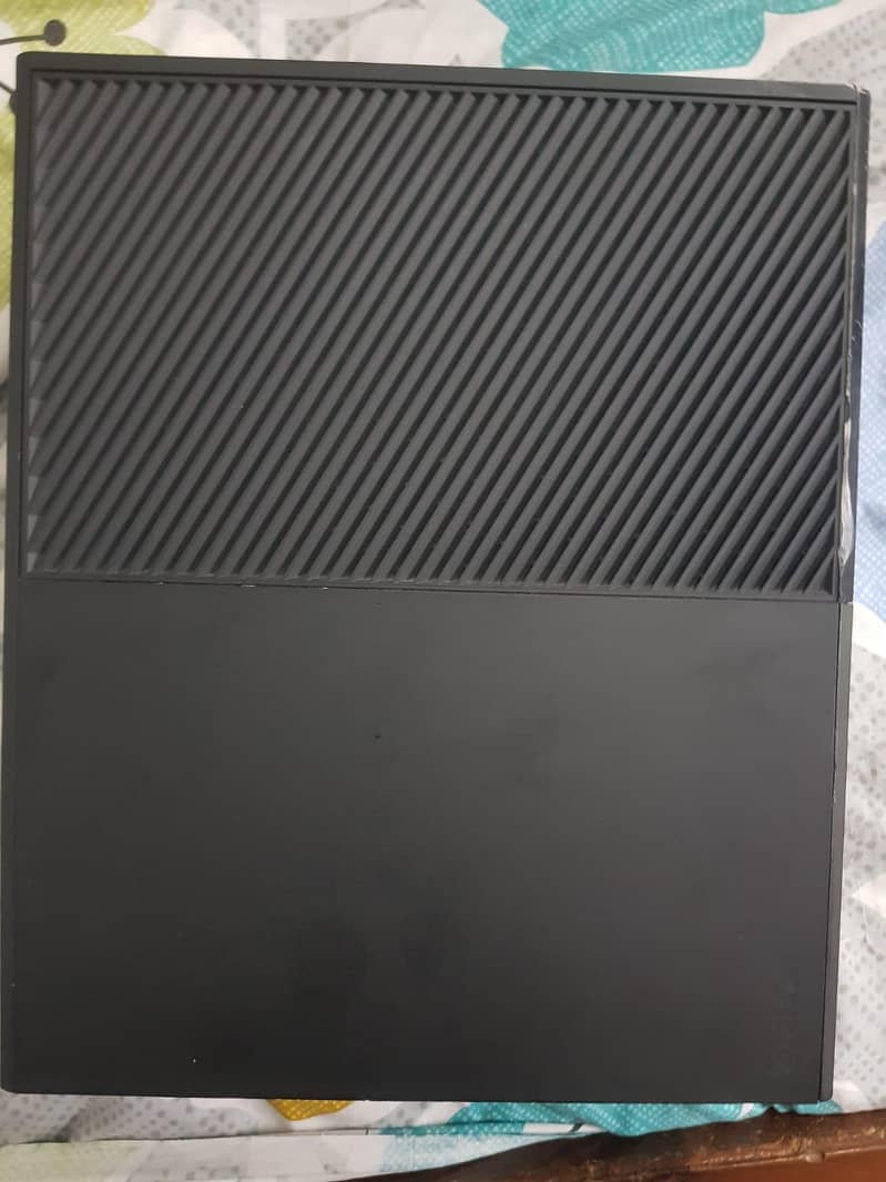 Xbox one with one wireless controller 1