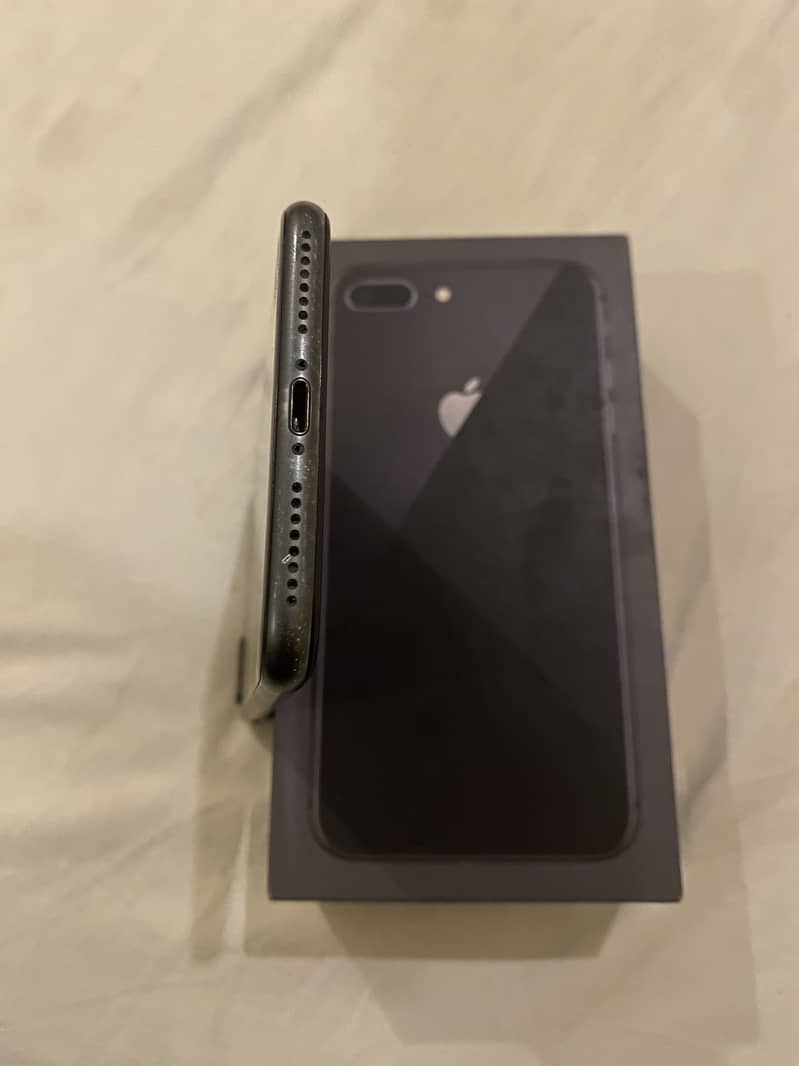 Apple iPhone 8 Plus 1