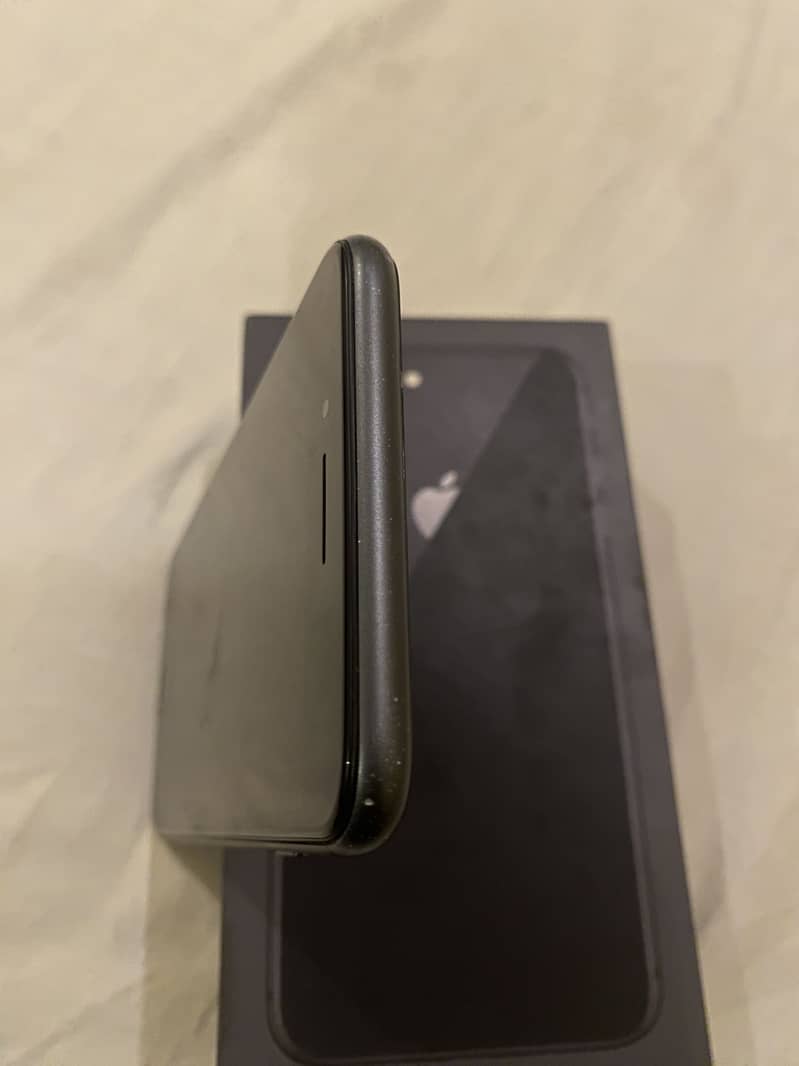 Apple iPhone 8 Plus 2
