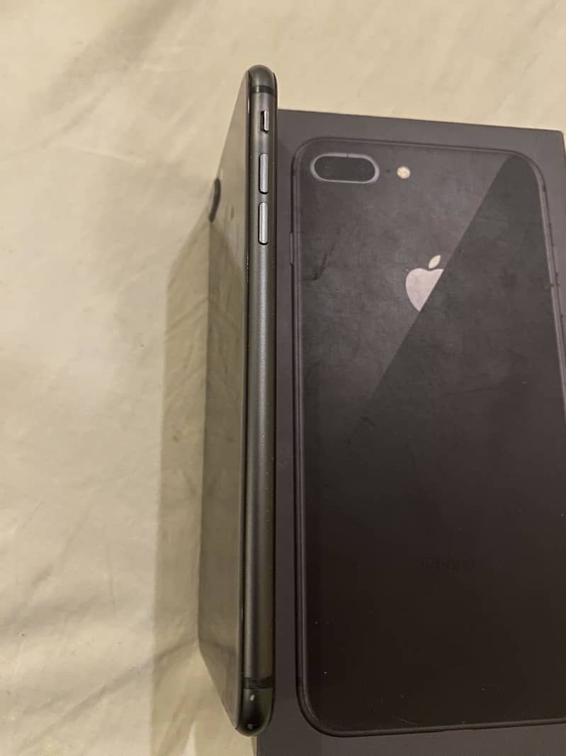 Apple iPhone 8 Plus 3