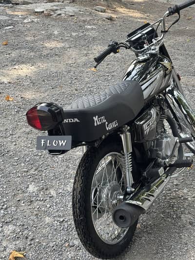 Black fuel tank 2026 model