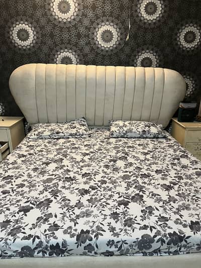 King size bed for sale WITH MATTRESS