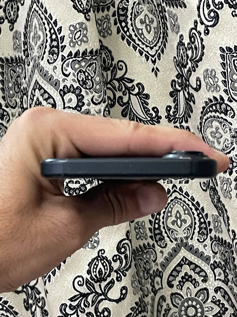 Apple iPhone 16 Plus 3