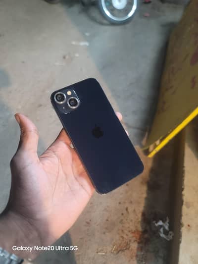Apple iPhone 13