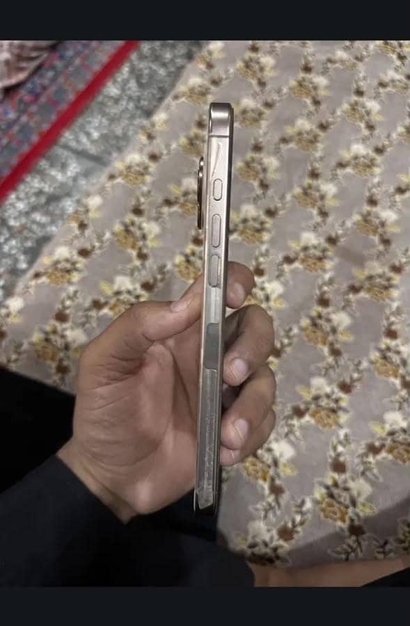 Apple iPhone 16 pro max 3