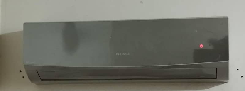 Gree 1.5 ton AC for sale. . .