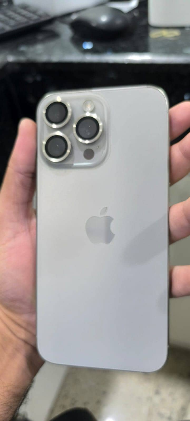 Apple iPhone 15 Pro Max 0