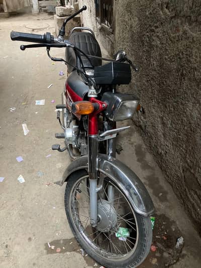 CD70 For sale Full Urgent Locations Lahore railway station ke pass.
