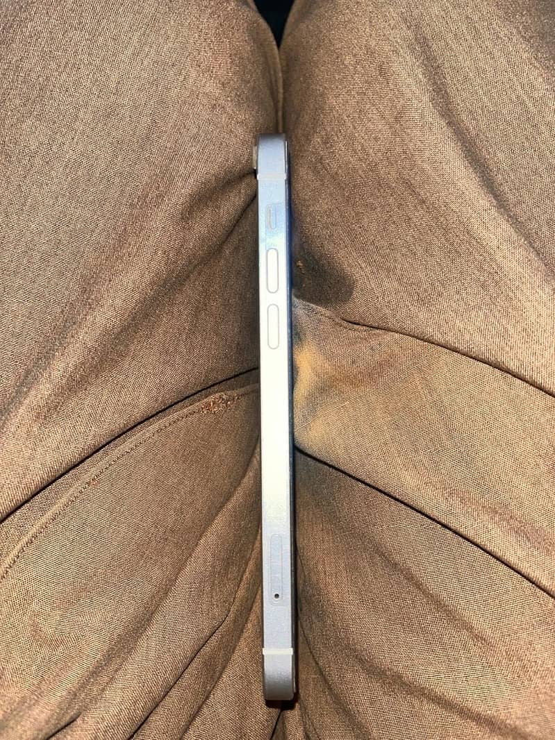 Apple iPhone 12 4