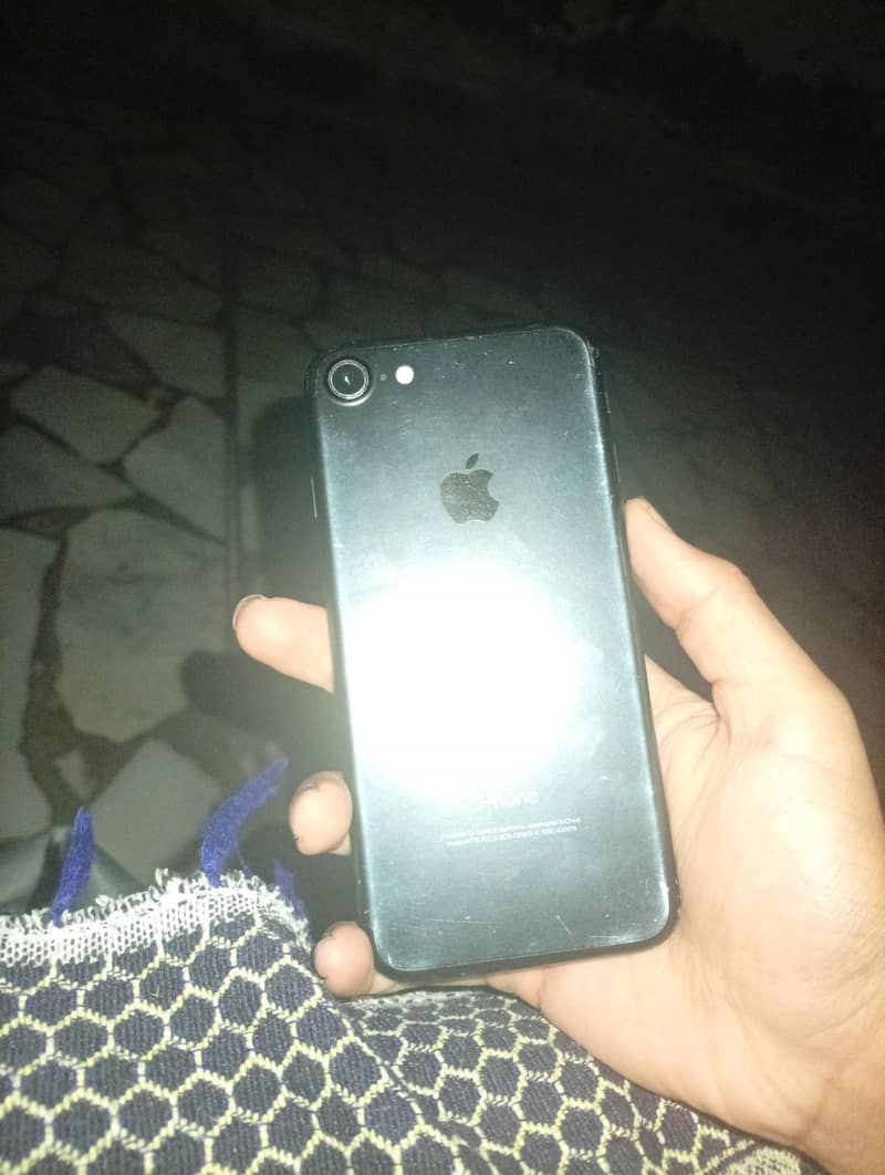 Apple iPhone 7 0