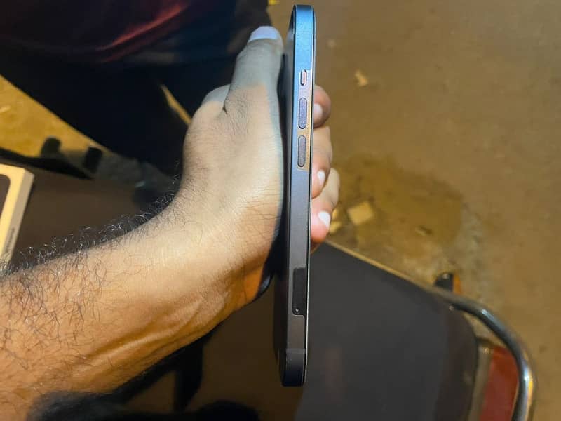 Apple iPhone 13 5