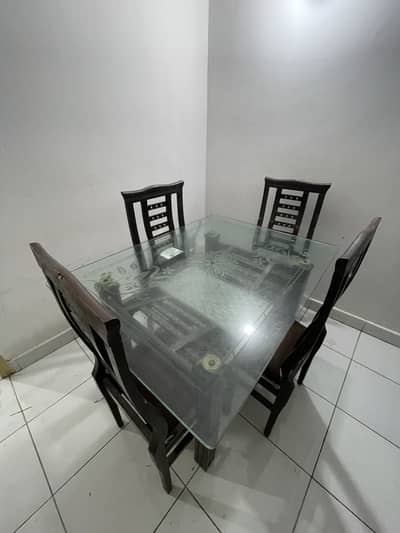 Dinning table with 4 chair