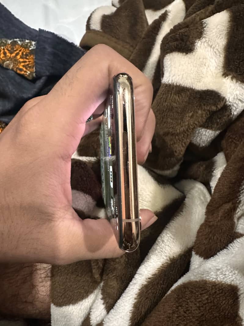 Apple iPhone XS 3