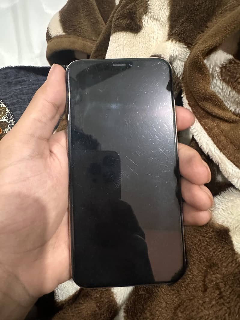 Apple iPhone XS 5