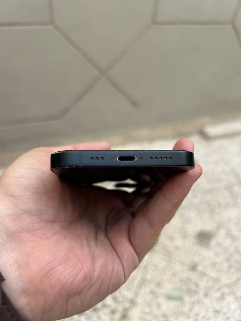 Apple iPhone 13 2