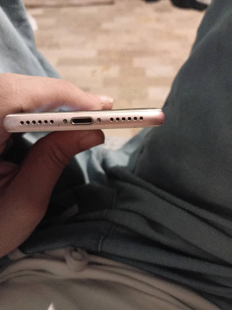 Apple iPhone 7 1