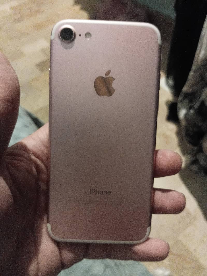 Apple iPhone 7 3