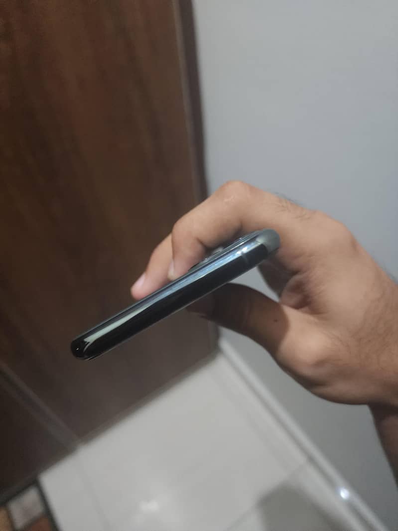 Apple iPhone 11 Pro Max 2