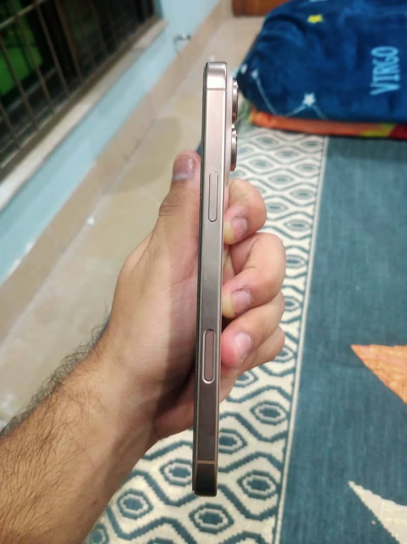 Iphone 16 pro max 3