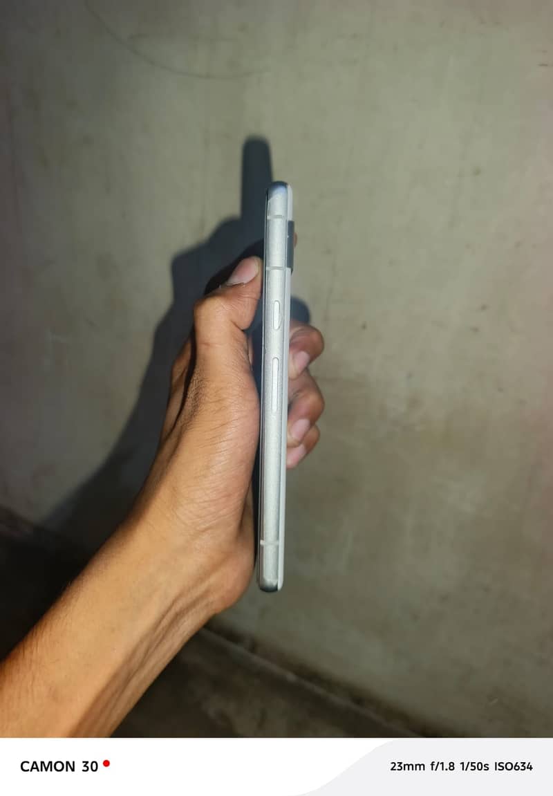 Google Pixel 7a 3
