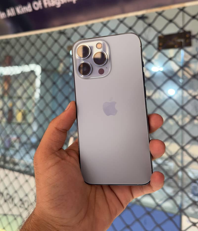 Apple iPhone 13 Pro 0