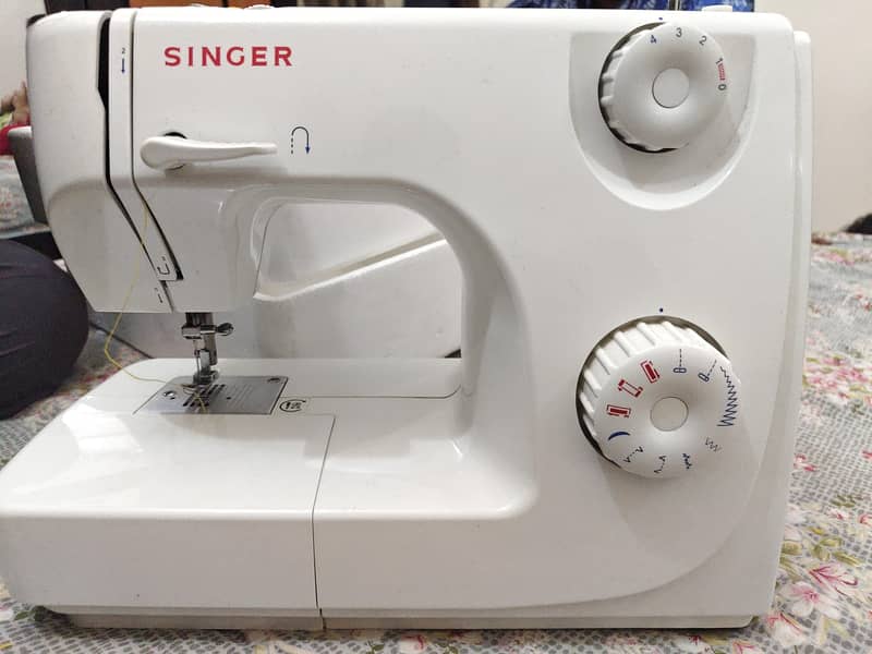 Singer Sewing Machine (Model# 8280) 0