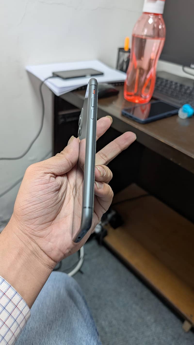 Apple iPhone 11 3