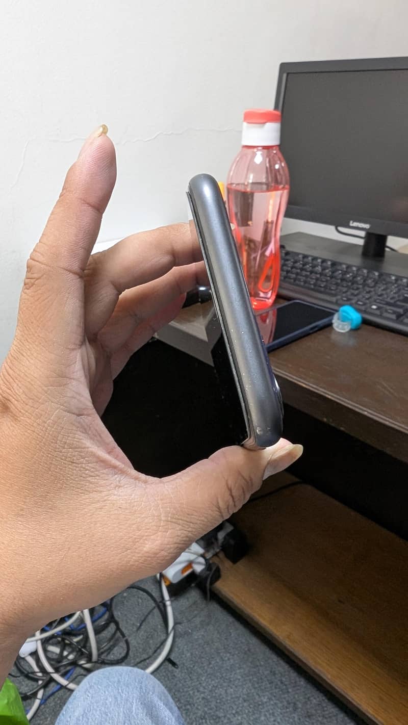 Apple iPhone 11 4