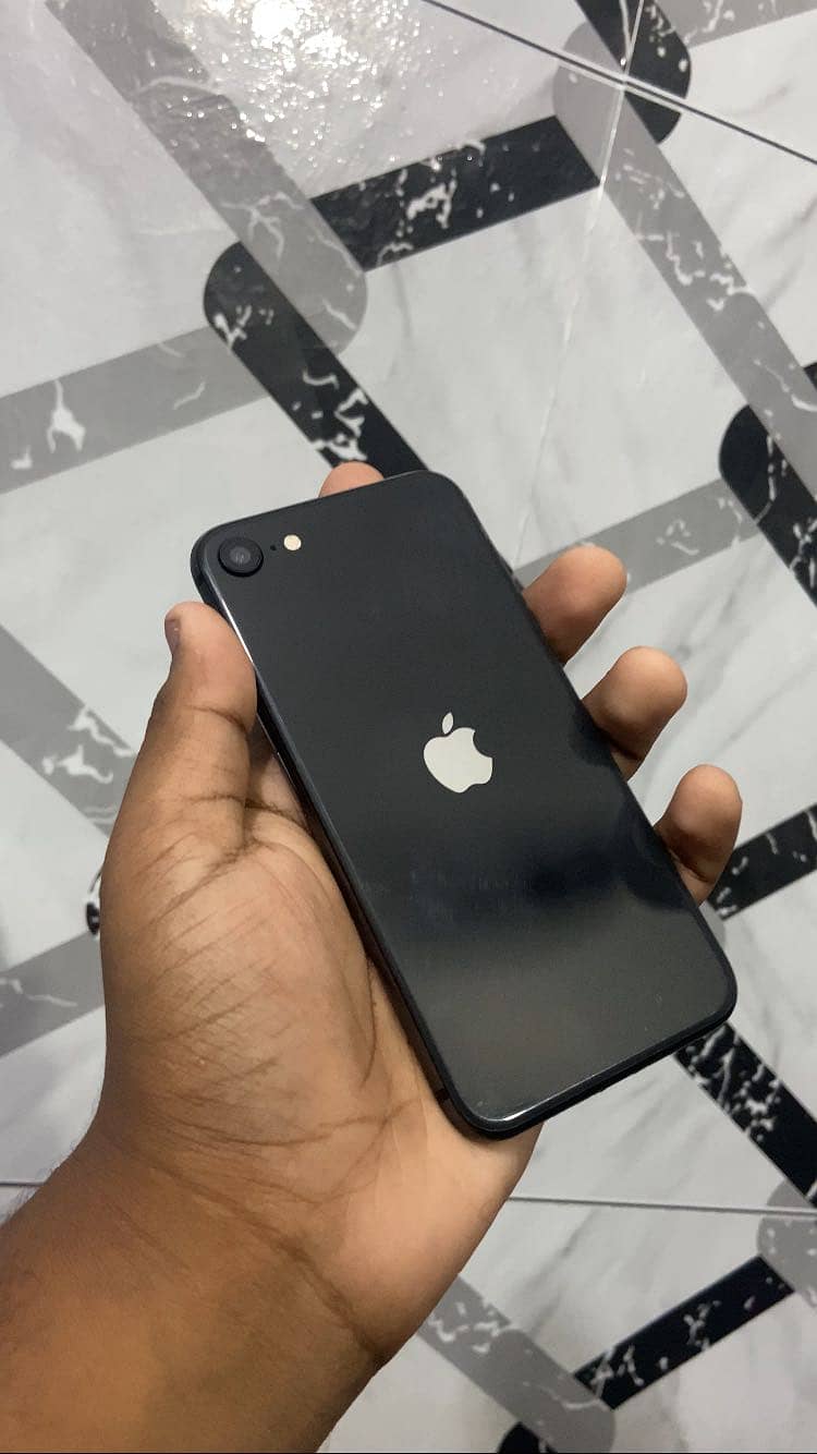 Apple iPhone SE 0