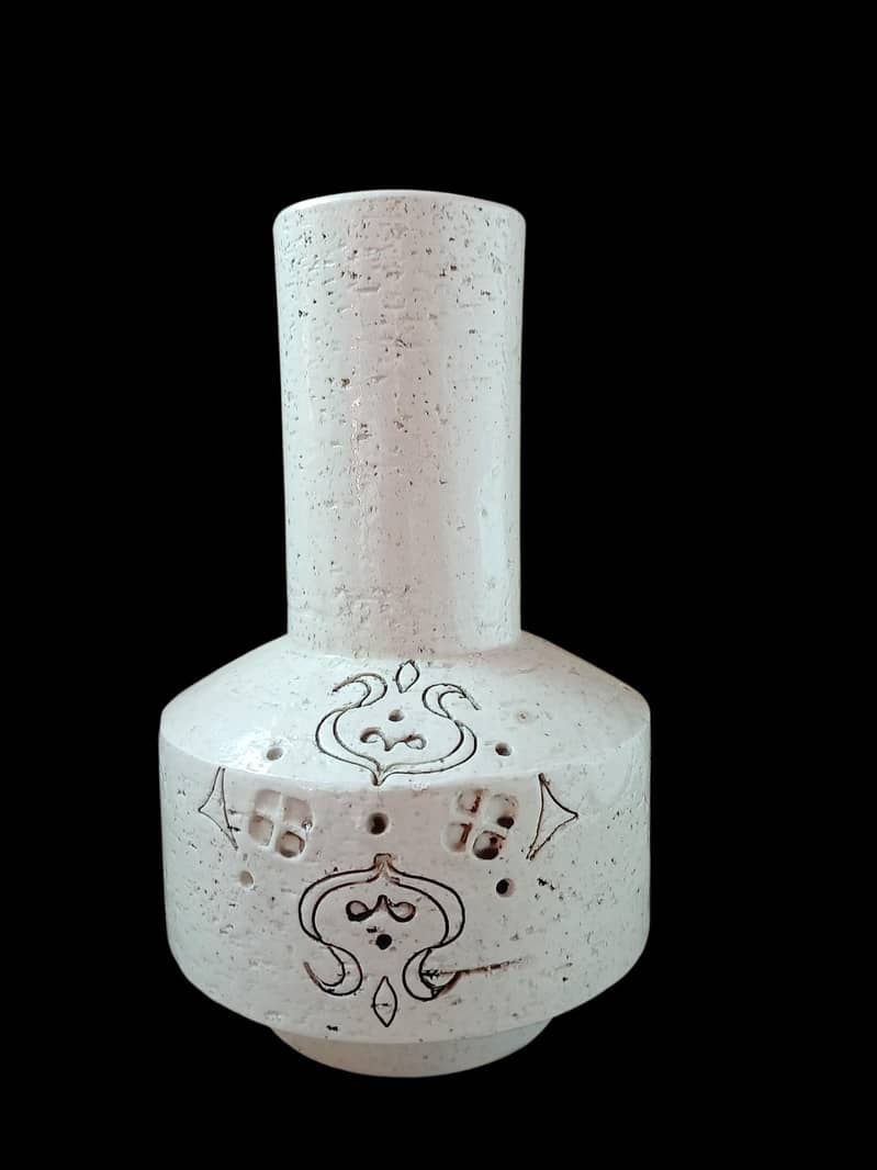 Old Vases 5