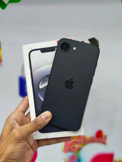 Apple iPhone 16e 0