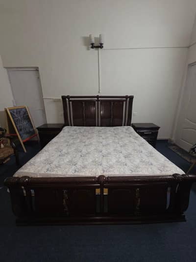 king size bed with side tables