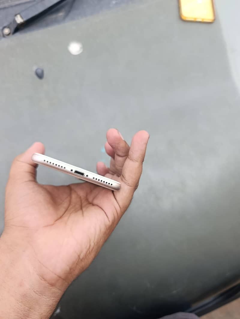 Apple iPhone 8 Plus 3