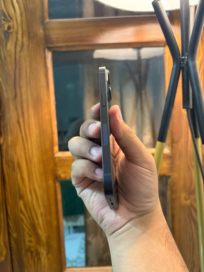 Apple iPhone 14 4