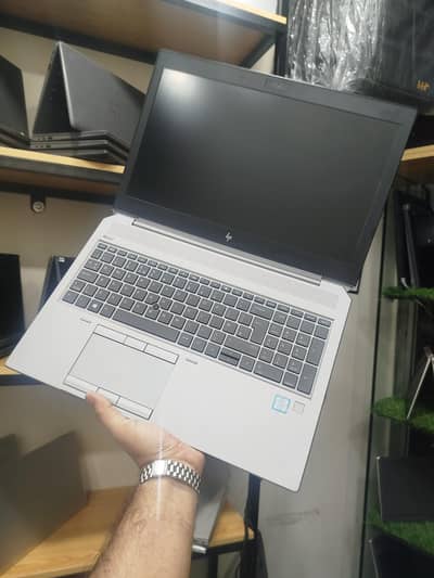 Hp Zbook 15 G5 | i7-8Th| 256gB | 16GB | 15.6FHD | 4GB Nvidia