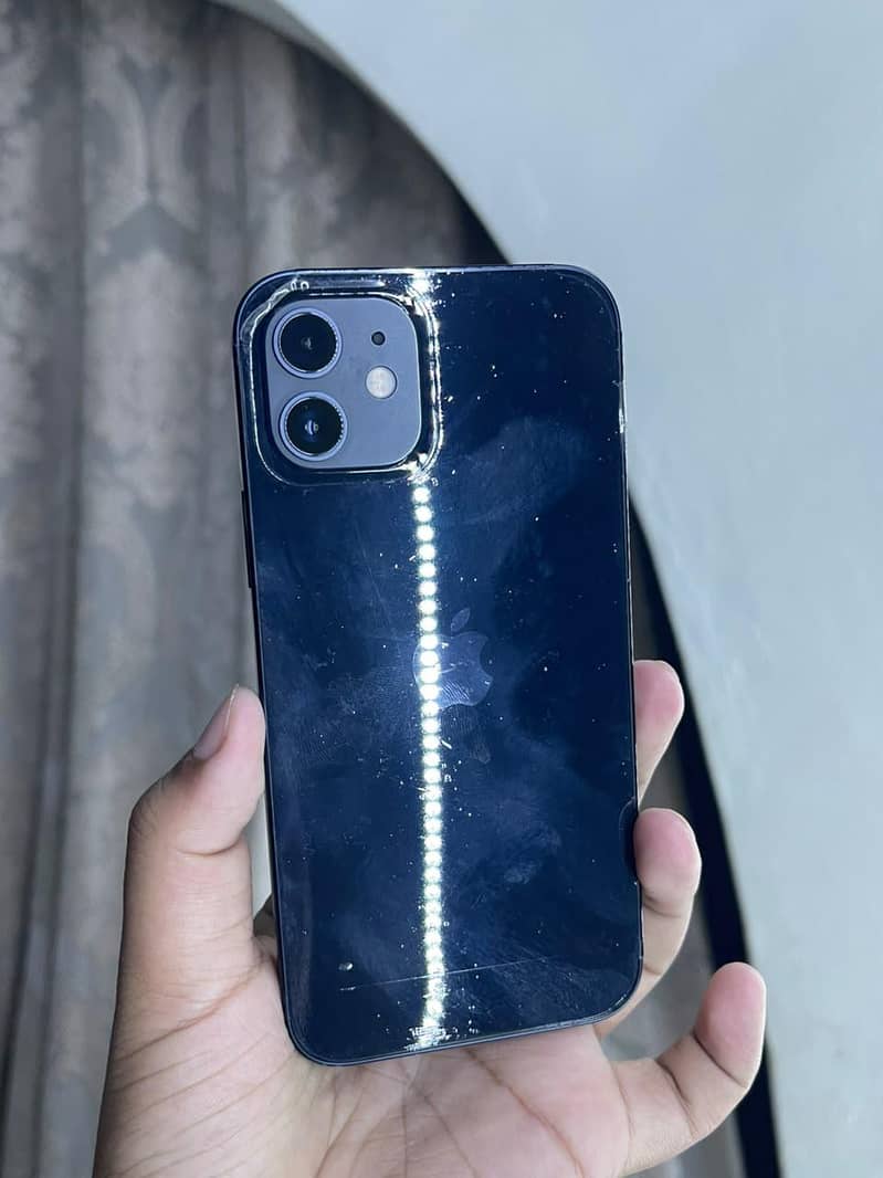 Apple iPhone 12 4